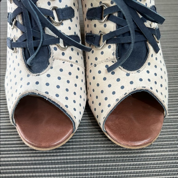 *gently used* Anthropologie Klub Nico dotted heels (size 7) - Picture 4 of 8